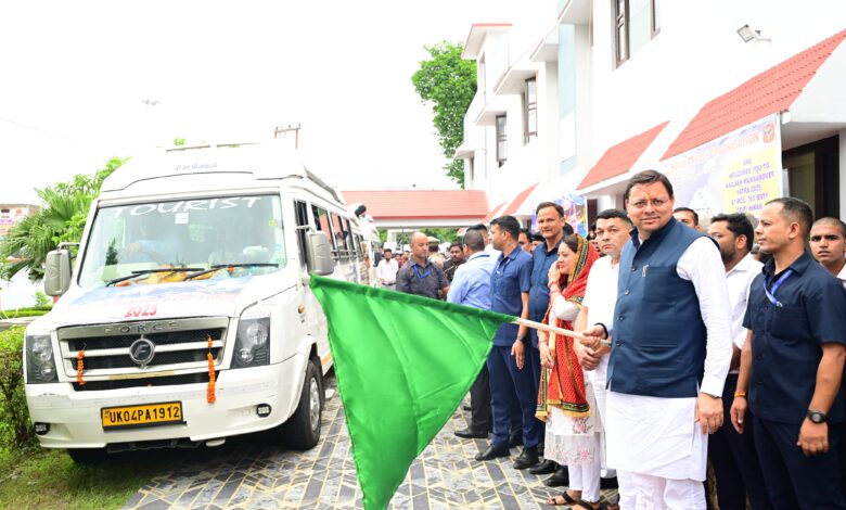 मुख्यमंत्री ने टनकपुर से कैलाश मानसरोवर यात्रा के पहले दल को हरी झंडी दिखाकर किया रवाना
