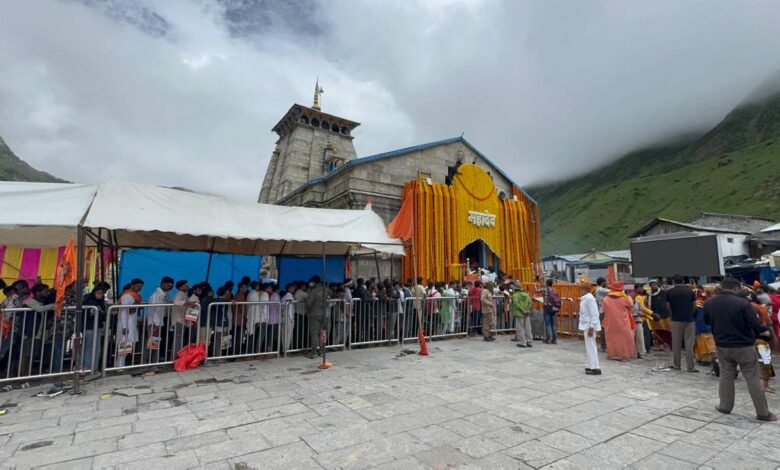 सावन शिवरात्रि पर केदारनाथ मंदिर में श्रद्धालुओं का सैलाब उमड़ा