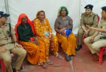 यात्रा के दौरान अपने साथियों से बिछड़ी 03 बुजुर्ग महिलाओं को उनके साथियों से मिलाकर दून पुलिस ने लौटाई चेहरों पर मुस्कान