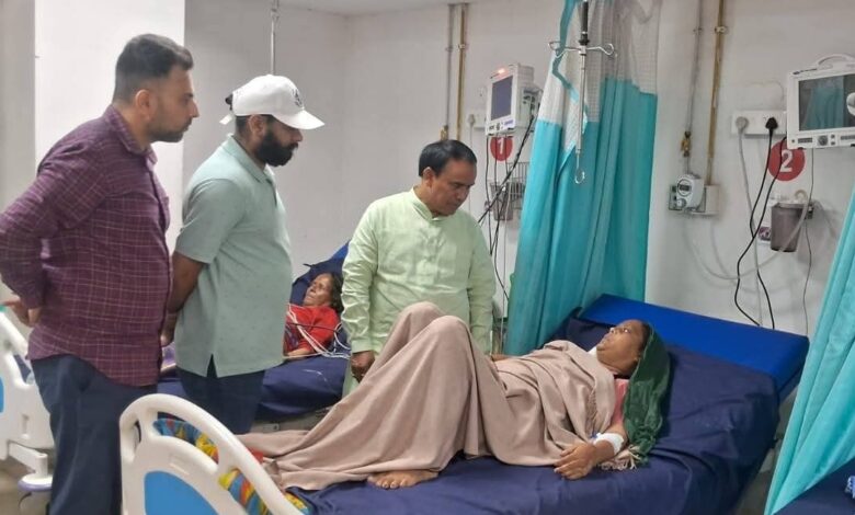 स्वास्थ्य मंत्री डॉ. रावत ने परखी दून और कोरोनेशन अस्पताल की व्यवस्थाएं