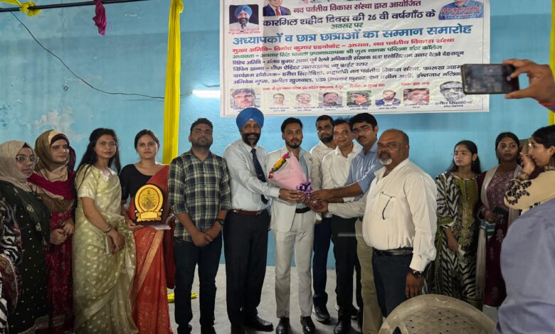 बच्चों में देश भक्ति की नींव डालना सबसे महत्वपूर्ण कार्य : विनोद   