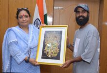 उत्तराखंड की विलुप्त होती लोककलाओं और परंपराओं के संरक्षण के लिए कलाकारों ने विधानसभा अध्यक्ष से की भेंट उत्तराखंड की विलुप्त होती लोककलाओं और परंपराओं के संरक्षण के लिए कलाकारों ने विधानसभा अध्यक्ष से की भेंट