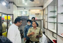 ताले काटकर 2.5 लाख रूपये की नगदी उढ़ा ले गए चोर
