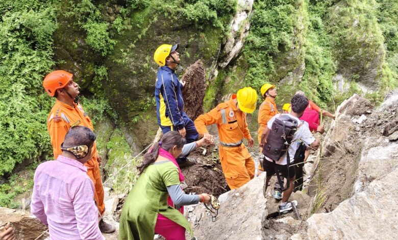 रुद्रप्रयाग जनपद में अतिवृष्टि, तड़के छह बजे से ही शुरू हो गए थे राहत और बचाव कार्य