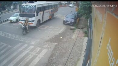 प्राइवेट बस ने स्कूटी सवार युवती को कुचला