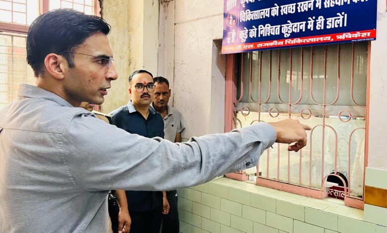 प्रशासन की एन्ट्री ही सुविधा की गांरटी; जनमन अस्पताल ऋषिकेश को हाईटैक टीकाकरण कक्ष की सौगात प्रशासन की एन्ट्री ही सुविधा की गांरटी; जनमन अस्पताल ऋषिकेश को हाईटैक टीकाकरण कक्ष की सौगात