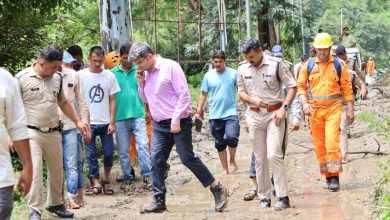 जिलाधिकारी ने आपदा प्रभावित क्षेत्र का किया स्थलीय निरीक्षण