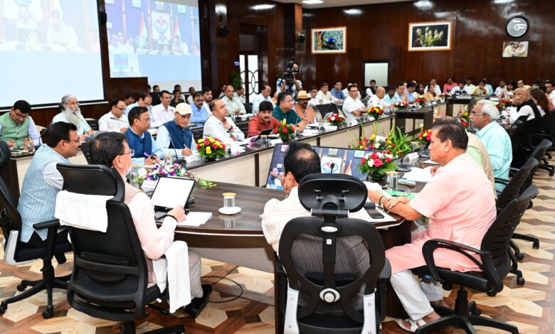 विधानसभा क्षेत्रों की विभिन्न जन समस्याओं के समाधान के लिए अधिकारी विधायकगणों से निरंतर संवाद करें