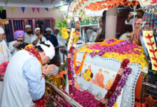 सीएम धामी बोले, समाज को सेवा, सत्य और भक्ति के मार्ग पर चलने के लिए लोगों को किया प्रेरित