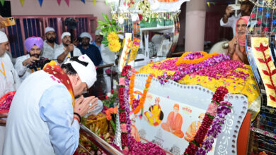 सीएम धामी बोले, समाज को सेवा, सत्य और भक्ति के मार्ग पर चलने के लिए लोगों को किया प्रेरित