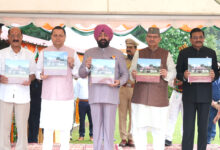 राज्यपाल एवं मुख्यमंत्री ने ‘‘संवैधानिक नेतृत्व प्रेरक अभिव्यक्ति’’ पुस्तक का किया विमोचन राज्यपाल एवं मुख्यमंत्री ने ‘‘संवैधानिक नेतृत्व प्रेरक अभिव्यक्ति’’ पुस्तक का किया विमोचन