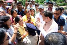 आपदा प्रभावित लोगों को देख सीएम धामी ने रुकवाया काफिला आपदा प्रभावित लोगों को देख सीएम धामी ने रुकवाया काफिला