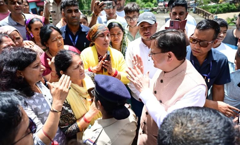 आपदा प्रभावित लोगों को देख सीएम धामी ने रुकवाया काफिला