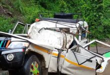 बोलेरो पर गिरा बोल्डर, दो लोगों की दर्दनाक मौत बोलेरो पर गिरा बोल्डर, दो लोगों की दर्दनाक मौत