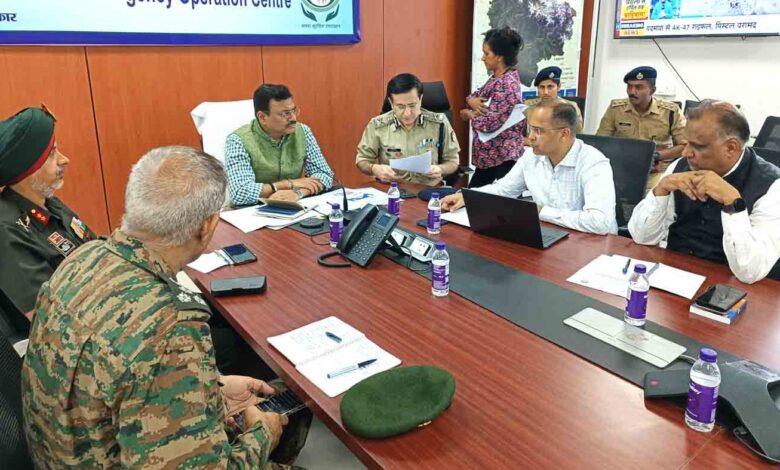 CS Meating : शासन तथा सेना के अधिकारियों के साथ बैठक में कई विषयों पर चर्चा, कहा-सड़क, संचार, विद्युत व्यवस्था बहाल करना प्राथमिकता