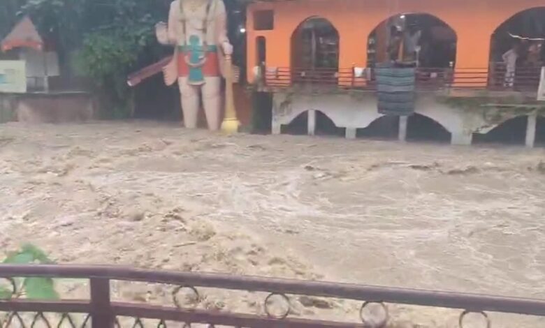 आफत की बारिश से पानी-पानी हुई राजधानी