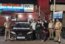मॉल ऑफ देहरादून की छत पर स्टंट कर रहे लोगों की पुलिस ने गाड़ियां पकड़ी