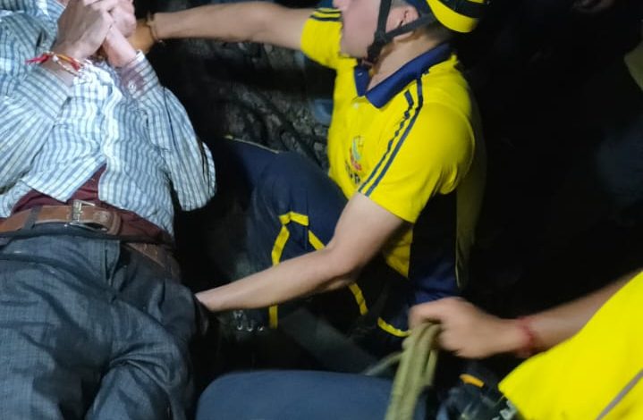 80 मीटर गहरी खाई में गिरे व्यक्ति को SDRF उत्तराखंड ने किया सकुशल रेस्क्यू