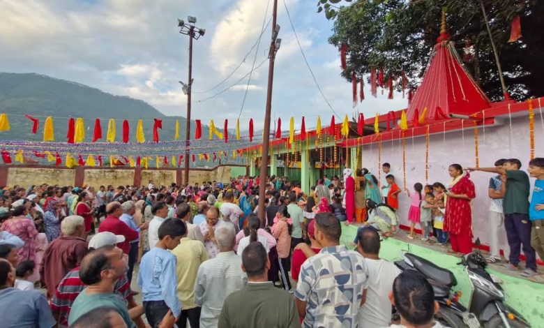 मायका पहुंची गौचर क्षेत्र की अधिष्ठात्री देवी मां कालिंका का माण्डा मंडप पनाई सेरा में हवन यज्ञ व पूजा पाठ के साथ देवी महोत्सव हुआ शुरू