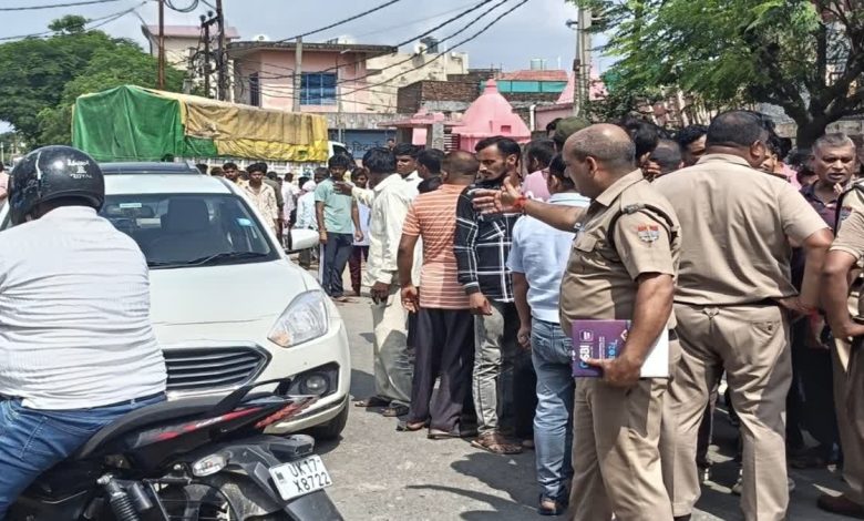 तेज रफ्तार ट्रक ने तीन लोगों को कुचला