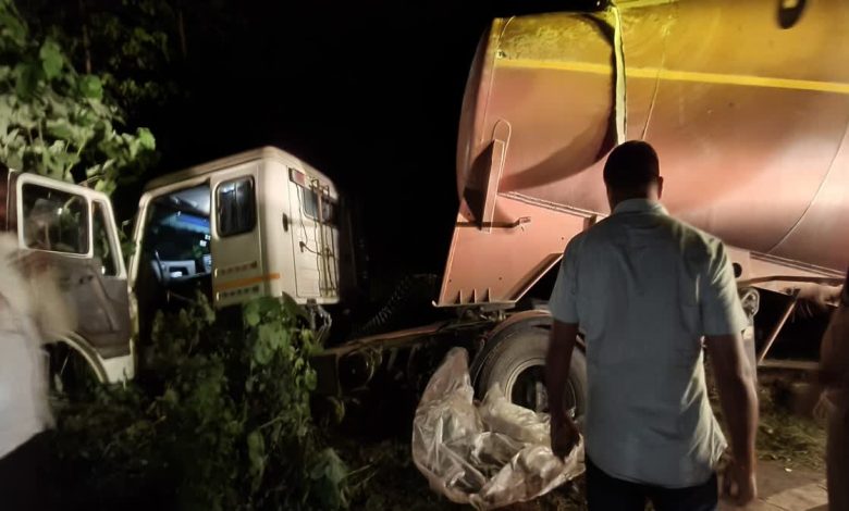 तेज रफ्तार ट्रक ने छोटा हाथी और बाइक को मारी टक्कर, एक की मौत, 4 लोग घायल