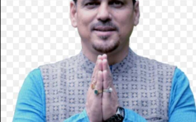 कांग्रेस प्रत्याशी के पति पर गैर-जमानती वारंट, होटल पर छापेमारी