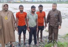 प्रेमनगर में नदी के बीच फंसे तीन लोगों को एनडीआरएफ, एसडीआरएफ ने किया रेस्क्यू
