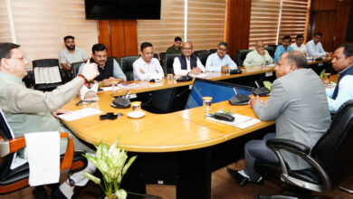 मुख्यमंत्री धामी से राज्य में आपदा से हुए नुकसान का जायजा लेने आई भारत सरकार की अन्तर-मंत्रालयी टीम ने भेंट की