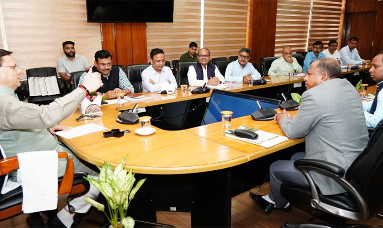 मुख्यमंत्री धामी से राज्य में आपदा से हुए नुकसान का जायजा लेने आई भारत सरकार की अन्तर-मंत्रालयी टीम ने भेंट की