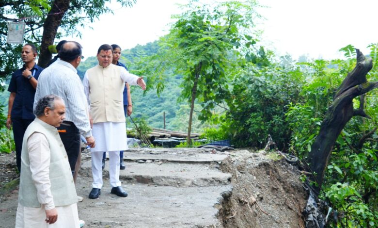 सीएम धामी ने अतिवृष्टि प्रभावित मसूरी रोड एवं किमाड़ी क्षेत्र का निरीक्षण किया