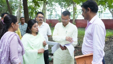 मेयर और नगर आयुक्त ने किया गांधी पार्क के सौंदर्यीकरण का निरीक्षण