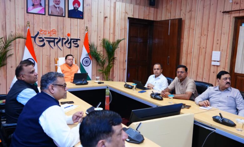 क्षतिग्रस्त सड़कों के पुनर्निर्माण एवं मरम्मत कार्यों को प्राथमिकता के आधार पर किया जाए पूरा: सीएम