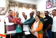 सीएम धामी से विधायक व अन्य जनप्रतिनिधियों ने की शिष्टाचार भेंट