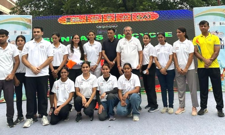 केंद्रीय मंत्री डॉ. मनसुख मंडाविया ने एम3एम फाउंडेशन के ‘नीव से शिखर तक’ के दूसरे बैच को हरी झंडी दिखाकर रवाना किया