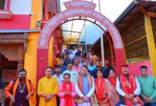आपदा से जूझ रहे प्रदेश के लिए मां धारी देवी से आशीर्वाद लेने पहुंचे सीएम धामी, भावुक हुए श्रद्धालु आपदा से जूझ रहे प्रदेश के लिए मां धारी देवी से आशीर्वाद लेने पहुंचे सीएम धामी, भावुक हुए श्रद्धालु