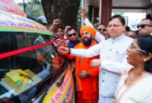 सीएम धामी ने डॉ० भीमराव अम्बेडकर समाज कल्याण बहुउद्देशीय शिविर रथ को हरी झंडी दिखाकर किया रवाना