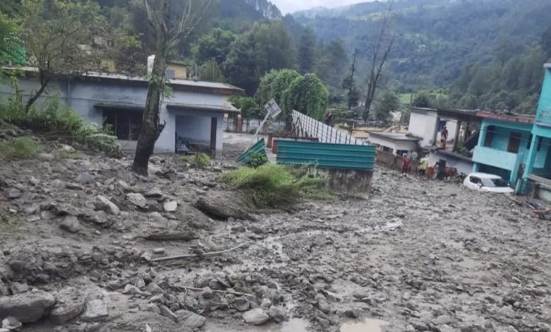 आपदा की आफत के बाद महामारी की टेंशन