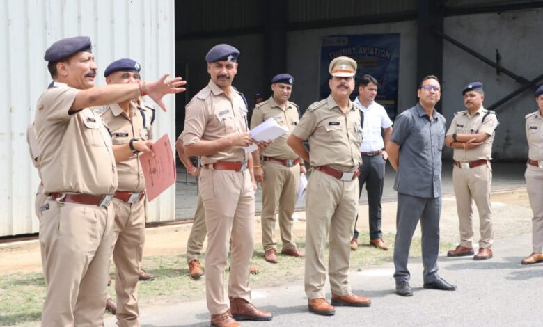 गौचर हवाई पट्टी पर चाक-चौबंद सुरक्षा: पुलिस बल को किया ब्रीफ, सतर्कता बरतने के निर्देश