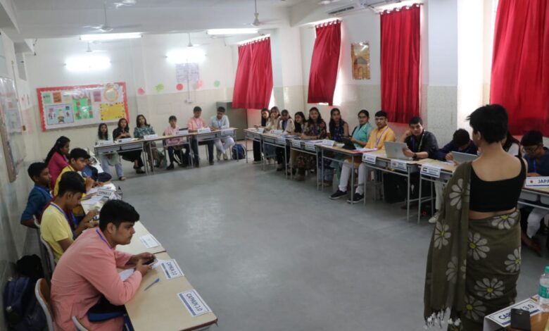 CAPMUN 3.0जोधपुर के सम्मेलन में 280 से अधिक छात्रों ने विश्वस्तरीय चुनौतियों पर किया वाद-विवाद CAPMUN 3.0जोधपुर के सम्मेलन में 280 से अधिक छात्रों ने विश्वस्तरीय चुनौतियों पर किया वाद-विवाद