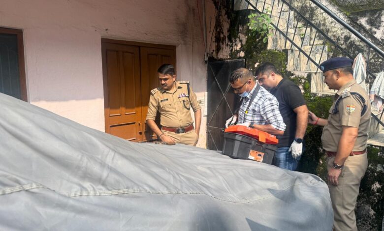 अभियुक्त ने अपनी लाइसेन्सी रिवाल्वर सेे खुद को मारी गोली