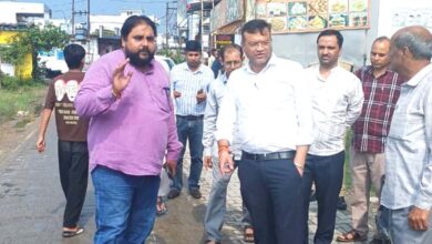 मेयर सौरभ थपलियाल ने किया पार्षद संग वार्ड का निरीक्षण