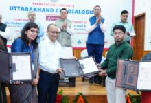 सीएम धामी ने किया मुख्यमंत्री आदर्श ग्राम सारकोट के प्राथमिक विद्यालय में डिजिटल क्लासरूम का वर्चुअल शुभारंभ