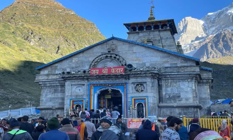 श्रद्धालुओं की घटती संख्या से संकट में कारोबारी