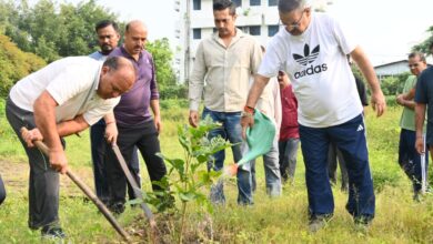 कैबिनेट मंत्री गणेश जोशी ने अभियान के तहत झाड़ू लगाकर दिया स्वच्छता का संदेश