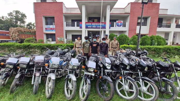 तीन वाहन चोर गिरोह के बदमाश गिरफ्तार