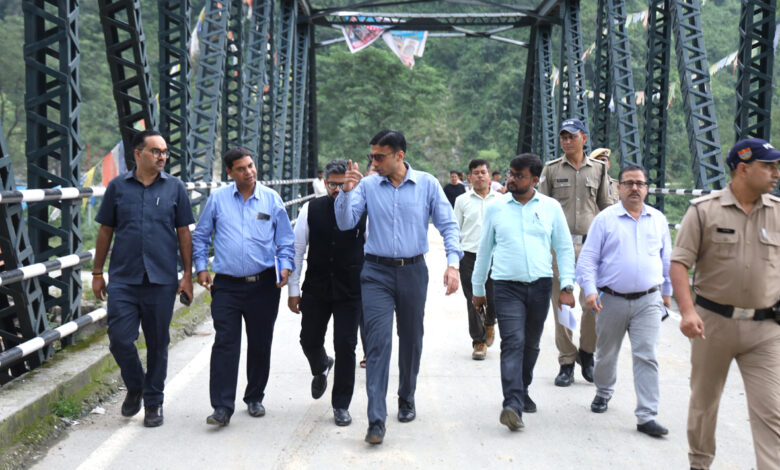 जनमानस की सुरक्षा सर्वाेपरि; सीएम के निर्देशानुसार डीएम, एसएसपी ने मसूरी सड़क व वैली ब्रिज के सेफ्टी ऑडिट के उपरांत ही संचालित कराया देहरादून मसूरी आवागमन जनमानस की सुरक्षा सर्वाेपरि; सीएम के निर्देशानुसार डीएम, एसएसपी ने मसूरी सड़क व वैली ब्रिज के सेफ्टी ऑडिट के उपरांत ही संचालित कराया देहरादून मसूरी आवागमन