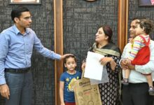 डीएम के हस्तक्षेप के बाद स्कूल प्रबन्धन ने शिक्षिका का लम्बित वेतन, सुरक्षा राशि जारी की, शिक्षिका ने डीएम का जताया आभार डीएम के हस्तक्षेप के बाद स्कूल प्रबन्धन ने शिक्षिका का लम्बित वेतन, सुरक्षा राशि जारी की, शिक्षिका ने डीएम का जताया आभार
