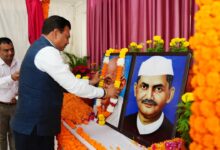सीएस ने राष्ट्रपिता महात्मा गांधी और पूर्व पीएम स्व. लाल बहादुर शास्त्री की जयंती पर माल्यार्पण कर स्मरण किया सीएस ने राष्ट्रपिता महात्मा गांधी और पूर्व पीएम स्व. लाल बहादुर शास्त्री की जयंती पर माल्यार्पण कर स्मरण किया