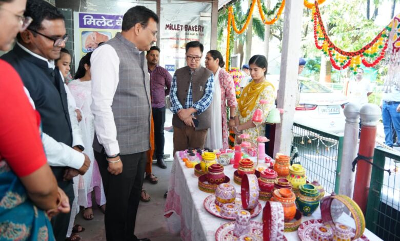 सीएस ने महिलाओं द्वारा निर्मित उत्पादों की प्रदर्शनी का किया शुभारम्भ