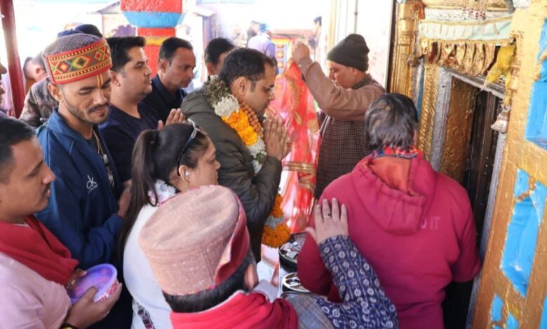 चमोली जनपद के नवनियुक्त जिलाधिकारी गौरव कुमार ने बदरीनाथ धाम में मास्टर प्लान कार्यों का किया स्थलीय निरीक्षण